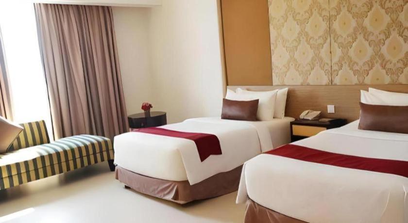 Grand Basko Hotel Padang  Exterior photo